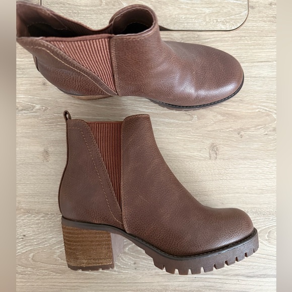 MIA Brown Heeled Boots - Picture 2 of 2